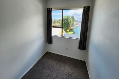 Photo of property in 84 Pioneer Road, Moturoa, New Plymouth, 4310