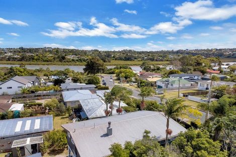 Photo of property in 27 Wharf Road, Te Atatu Peninsula, Auckland, 0610
