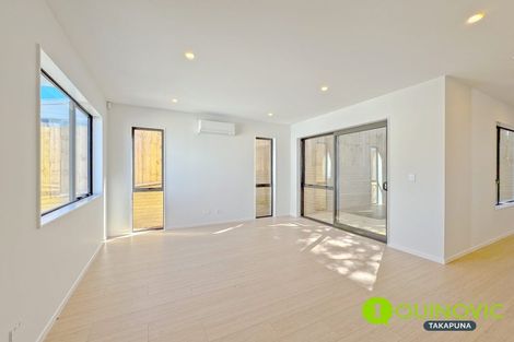Photo of property in 7c Buisson Glade, West Harbour, Auckland, 0618