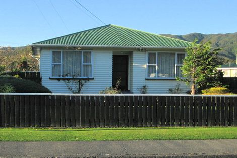 Photo of property in 6 Totara Street, Wainuiomata, Lower Hutt, 5014