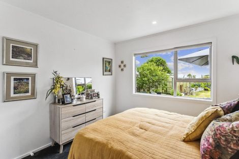 Photo of property in 8 Norna Grove, Waikawa Beach, Levin, 5573