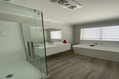 Photo of property in 28 Queen Street, Cambridge, 3434