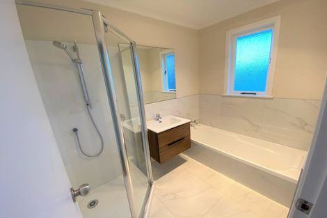 Photo of property in 37 Harrington Road, Henderson, Auckland, 0610