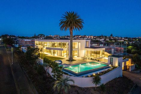 Photo of property in 92 Paritai Drive, Orakei, Auckland, 1071