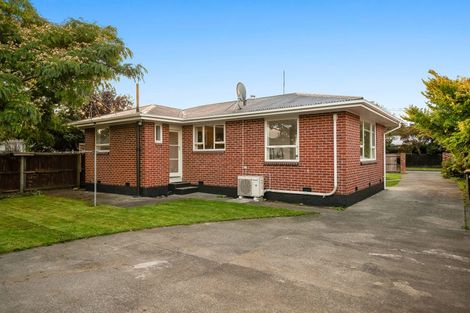 Photo of property in 27 Liverton Crescent, Bishopdale, Christchurch, 8053