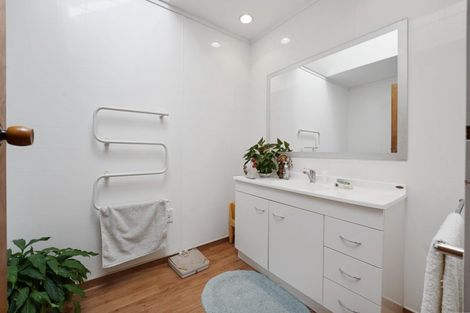 Photo of property in 20 Tawari Street, Inglewood, 4330