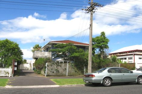 Photo of property in 1/132 Victoria Road, Devonport, Auckland, 0624
