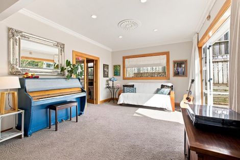 Photo of property in 42 Octavius Place, New Plymouth, 4312