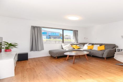 Photo of property in 2/68 View Road, Henderson, Auckland, 0612