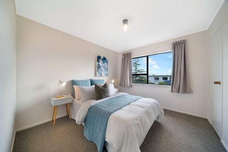 Photo of property in 2/12 Grimshaw Place, Henderson, Auckland, 0612