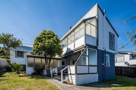 Photo of property in 16 Witham Street, Island Bay, Wellington, 6023