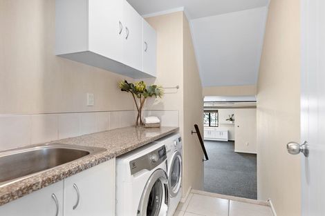 Photo of property in 4 Bejoy Rise, East Tamaki Heights, Auckland, 2016