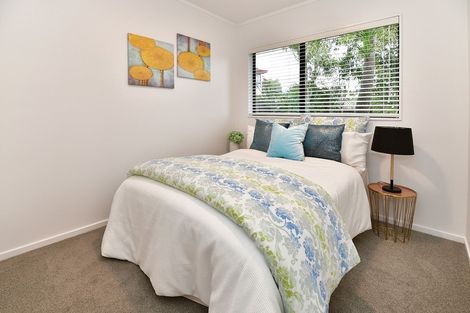 Photo of property in 1/70 Athena Drive, Totara Vale, Auckland, 0629