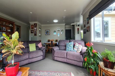 Photo of property in 10 Nirmal Place, Sunnyvale, Auckland, 0612