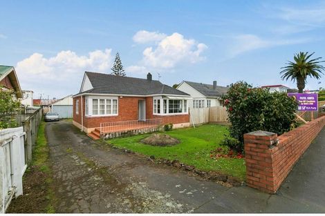 Photo of property in 3154 Great North Road, New Lynn, Auckland, 0600