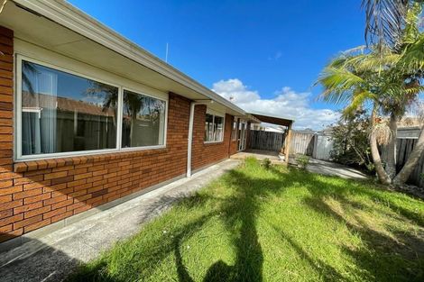 Photo of property in 1/3 Caribbean Drive, Unsworth Heights, Auckland, 0632