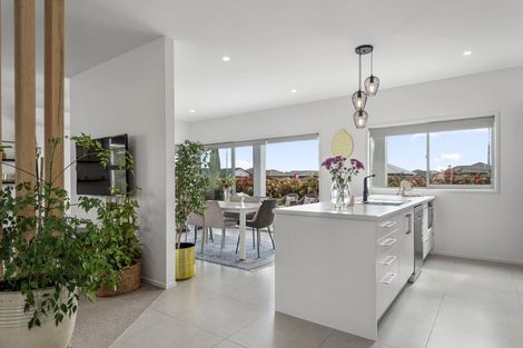 Photo of property in 77 Dunkeld Drive, Papamoa, 3118