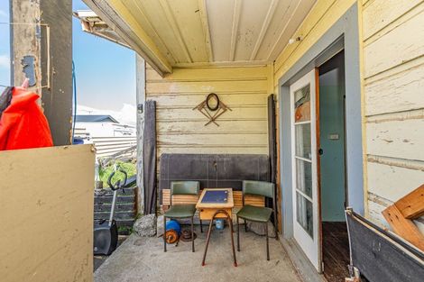 Photo of property in 39 Cornfoot Street, Castlecliff, Whanganui, 4501