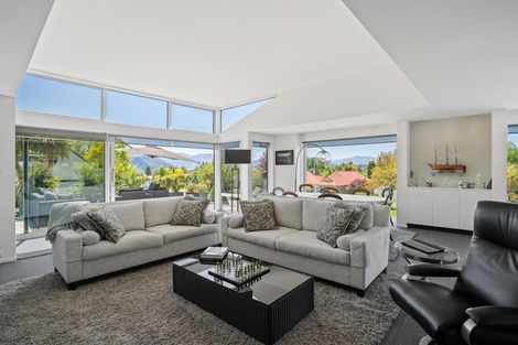 Photo of property in 33 Sargood Drive, Wanaka, 9305