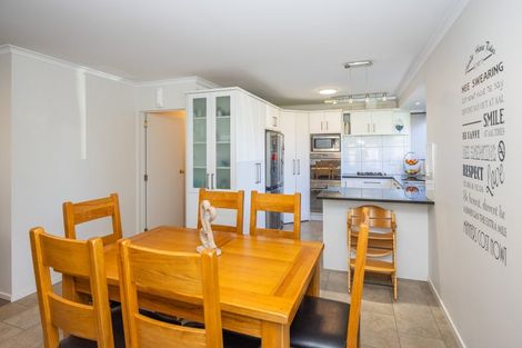Photo of property in 23 Waiwherowhero Drive, St Andrews, Hamilton, 3200