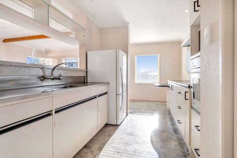 Photo of property in 1/186 Marine Parade, Mount Maunganui, 3116