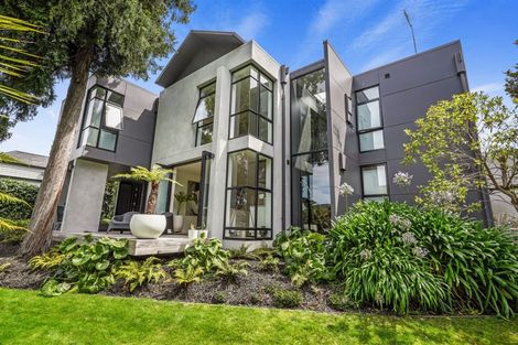 Photo of property in 100 Glandovey Road, Fendalton, Christchurch, 8052
