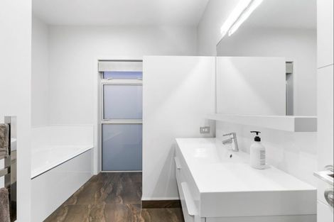 Photo of property in 60 Karewa Parade, Papamoa Beach, Papamoa, 3118