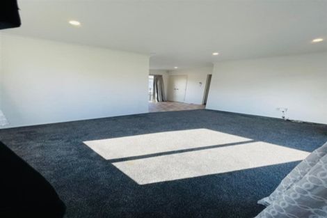 Photo of property in 2/43 Solveig Place, Randwick Park, Auckland, 2105