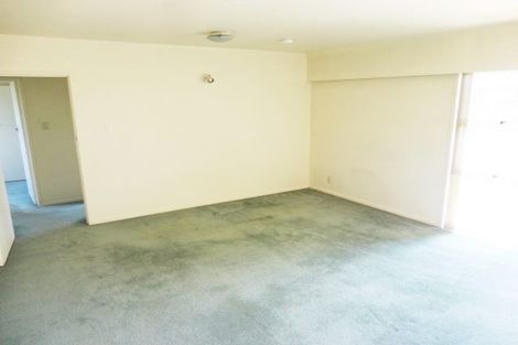 Photo of property in 2/5 Sylvan Crescent, Te Atatu South, Auckland, 0610