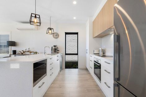 Photo of property in 10 Chapman Way, Jacks Point, 9371