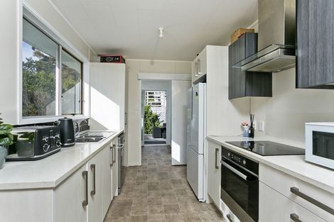 Photo of property in 2/1 Cantina Avenue, Bayview, Auckland, 0629