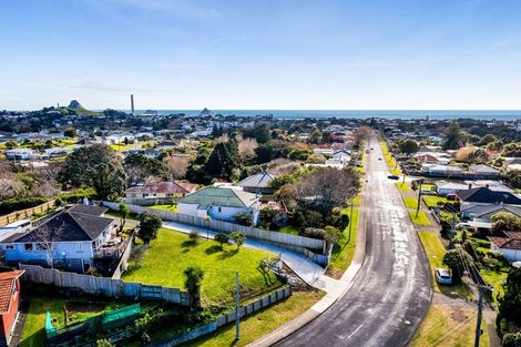 Photo of property in 180 Seaview Road, Westown, New Plymouth, 4310