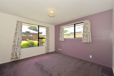 Photo of property in 2/14 Innisfree Place, Northwood, Christchurch, 8051
