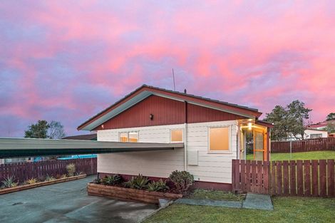 Photo of property in 10 Styca Place, Sunnyvale, Auckland, 0612