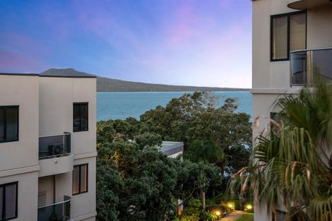 Photo of property in 4b/171 Hurstmere Road, Takapuna, Auckland, 0622