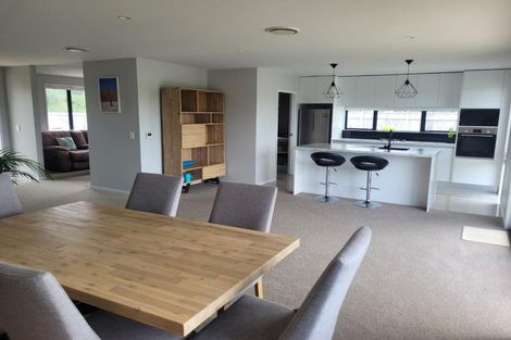 Photo of property in 7 Twin Way, Hurworth, New Plymouth, 4310