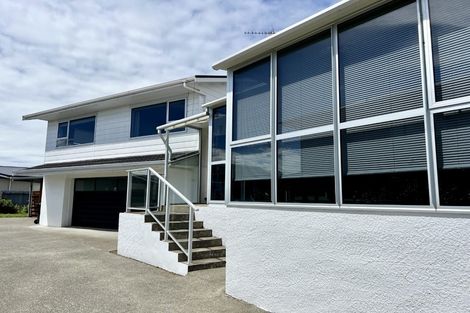 Photo of property in 32 Kildare Drive, Waikiwi, Invercargill, 9810