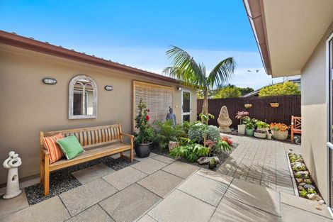 Photo of property in 3 Pounamu Place, Shelly Park, Auckland, 2014