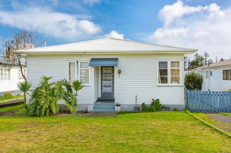 Photo of property in 84 Great South Road, Huntly, 3700