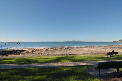 Photo of property in 2/613 Beach Road, Rothesay Bay, Auckland, 0630