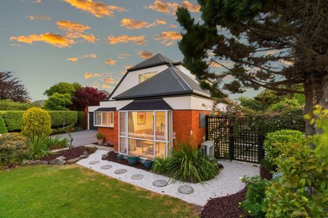 Photo of property in 17 Greystoke Lane, Avonhead, Christchurch, 8042