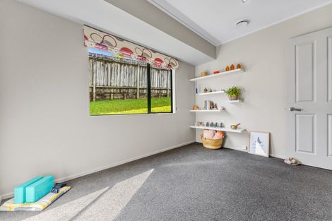 Photo of property in 34 Lagoon Way, West Harbour, Auckland, 0618