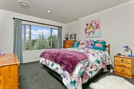 Photo of property in 37 Condor Place, Unsworth Heights, Auckland, 0632