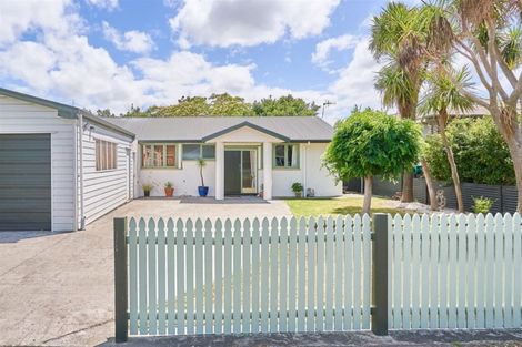 Photo of property in 5 Vernon Avenue, Takaro, Palmerston North, 4412