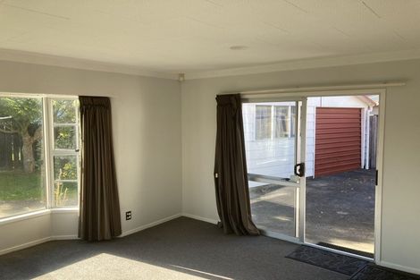 Photo of property in 98 Oakfield Crescent, Pukete, Hamilton, 3200