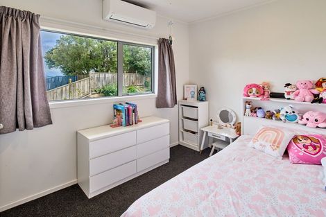 Photo of property in 109a Gloaming Hill, Titahi Bay, Porirua, 5022