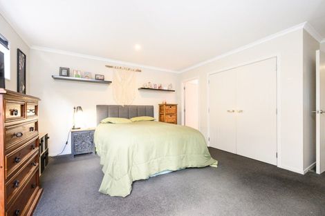 Photo of property in 18 Galea Grove, Kelvin Grove, Palmerston North, 4414