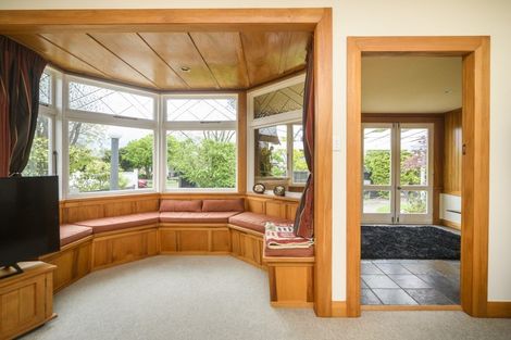 Photo of property in 16 Manapouri Crescent, Hokowhitu, Palmerston North, 4410
