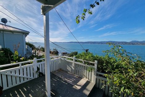 Photo of property in 425 Karaka Bay Road, Karaka Bays, Wellington, 6022
