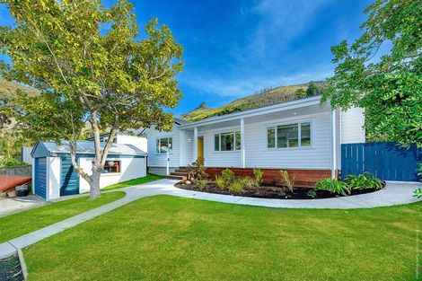 Photo of property in 53 Port Hills Road, Heathcote Valley, Christchurch, 8022